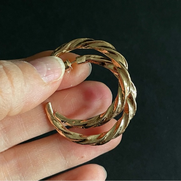 Twisted Gold Hoop Fashion Earrings - NWT - Picture 6 of 8